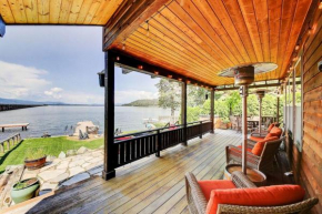 Lakefront property w/boat lift